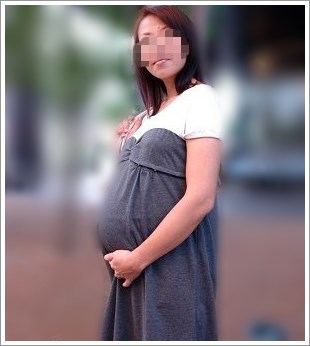 着衣の妊婦